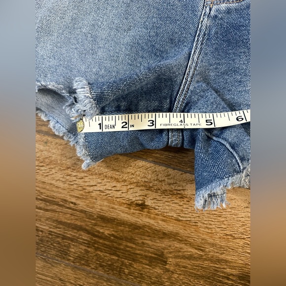 Good American Distressed Cut Off Jean Shorts 4/27, High Rise Cut Offs - Picture 6 of 12